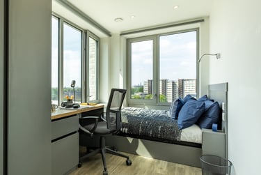 Gold Skyline En Suite - Image 3